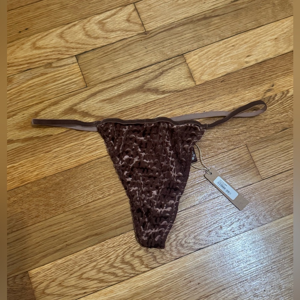 Skims Size Large Velvet Logo Thong Panty Chestnut Brown Women’s NWT